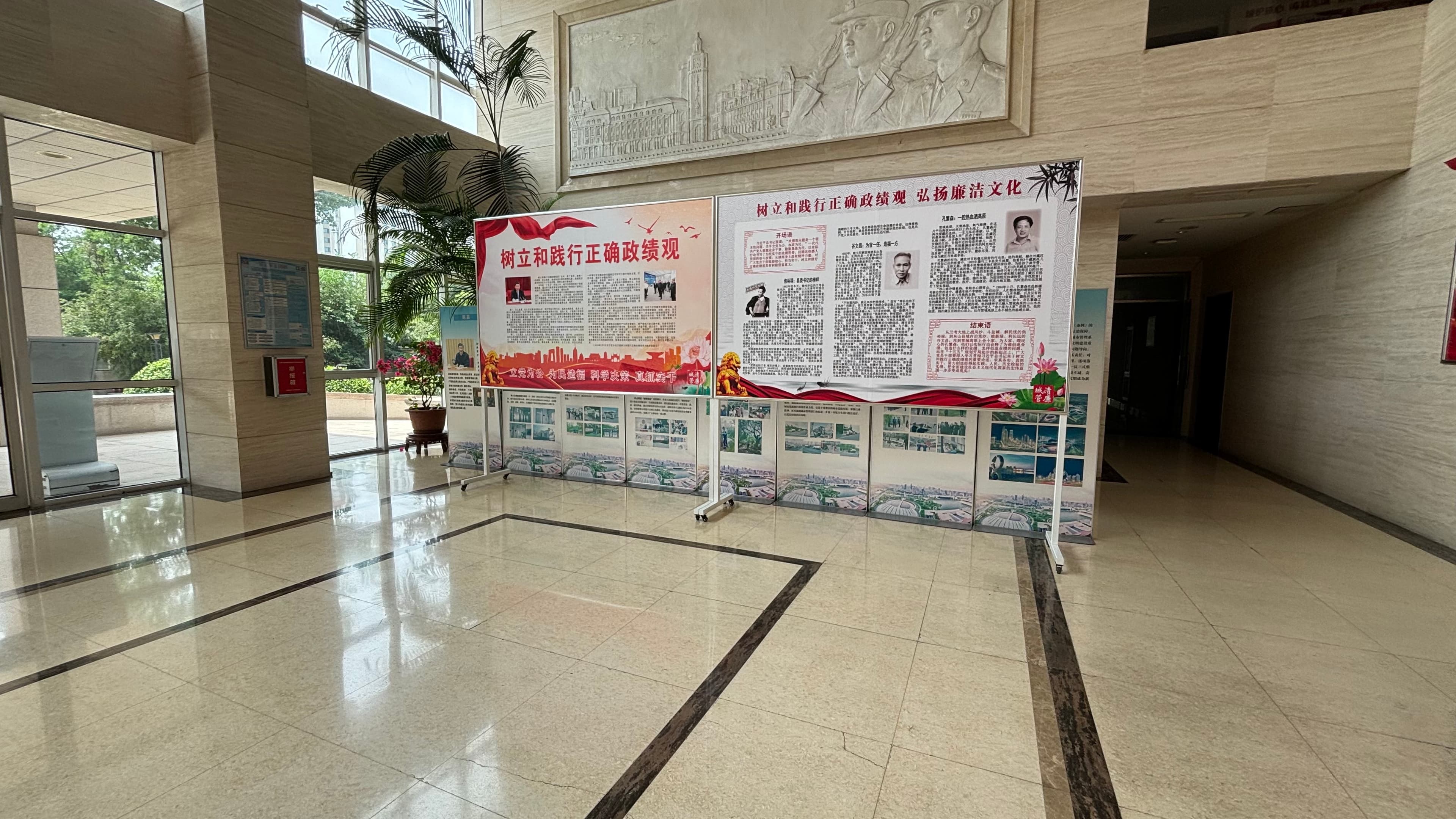 不锈钢宣传栏 案例图片